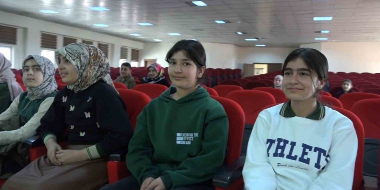 Erciş’te "Mehmet Akif Ersoy" konulu şiir yarışması düzenlendi