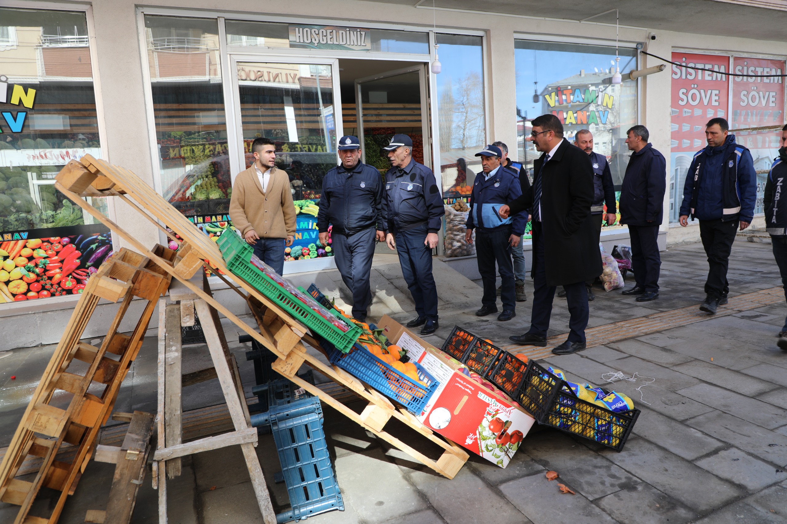 Kars Belediyesi’nden Kaldırım İşgallerine Karşı Denetim