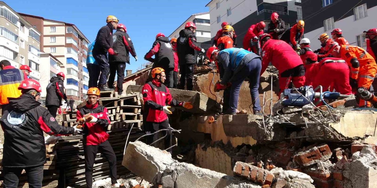 Bitlis’te 438 kişinin katılımıyla deprem tatbikatı yapıldı