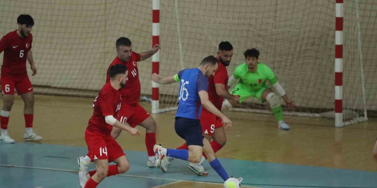 Erzincan’da oynanan karşılaşmada Futsal A Milli takımı, Slovakya’ya 8-4 mağlup oldu