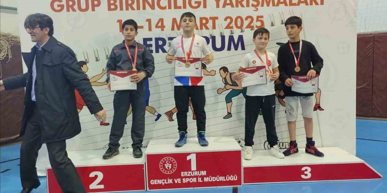 Karslı güreşçiler Erzurum’da rüzgar gibi esti