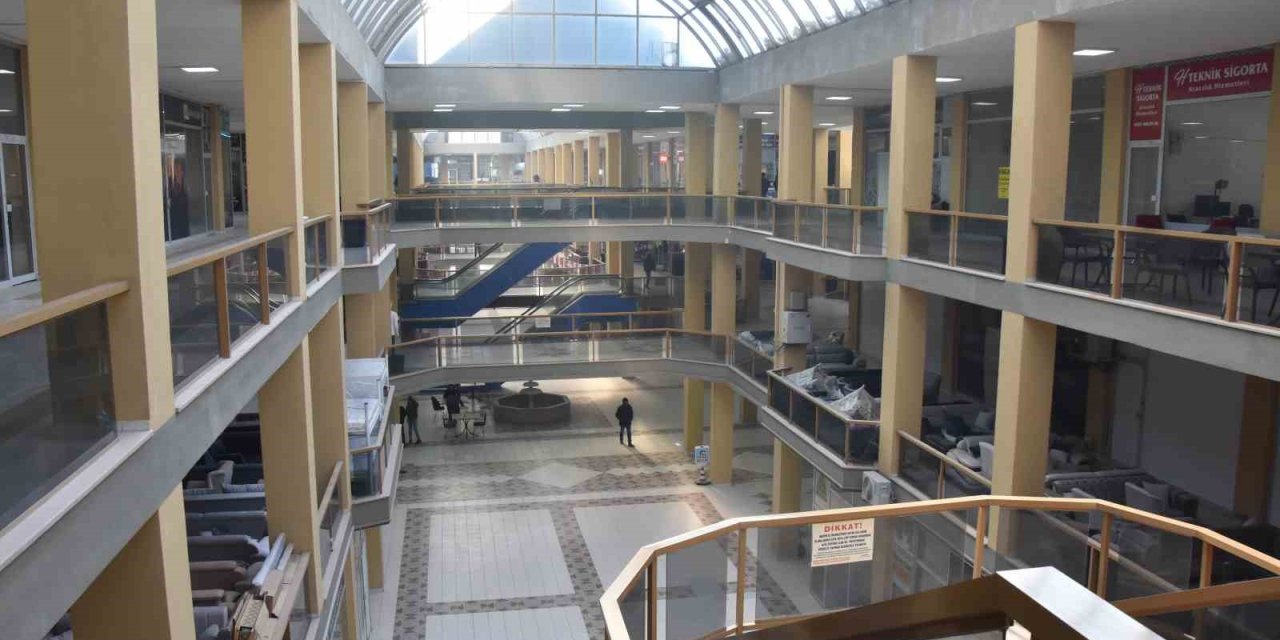 Sadıkoğlu: "Deprem mağduru esnafın borçları silinmeli"