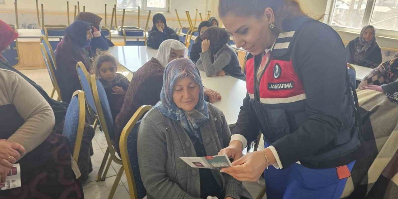 Kars’ta "Aile İçi Şiddet ve Erken Yaşta Zorla Evlilik" eğitimi