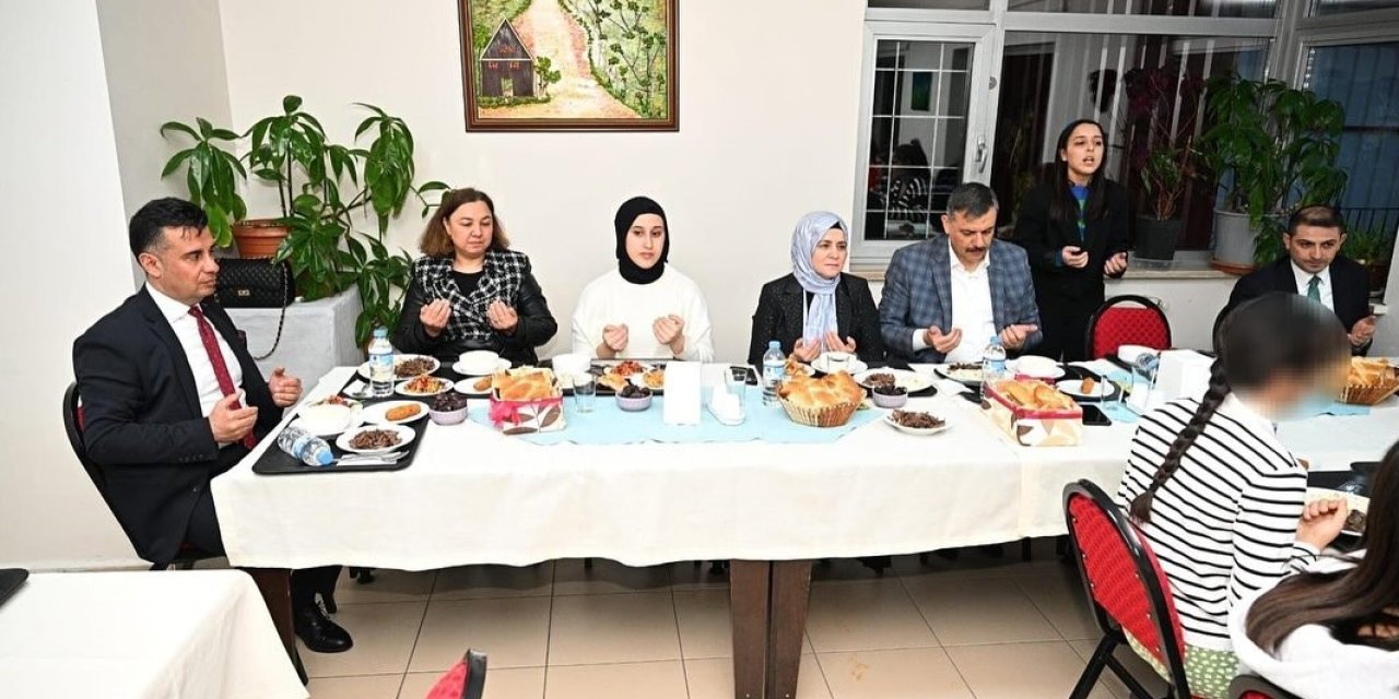Çocuklarla iftar sofrasında buluştular