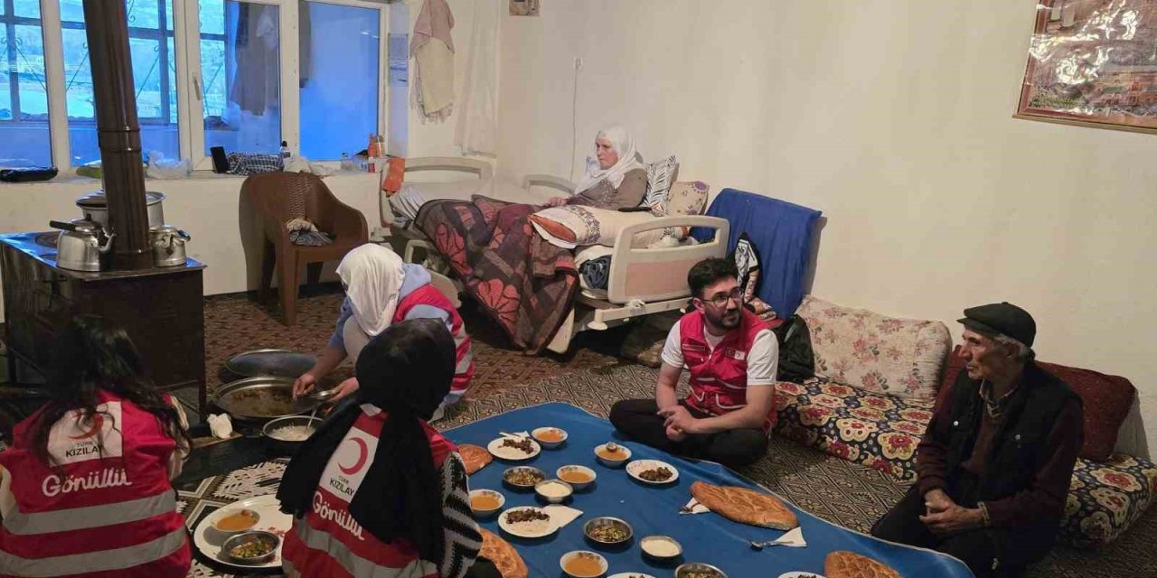 Kızılay, Ağrı’nın her köşesinde ihtiyaç sahiplerine ulaşıyor