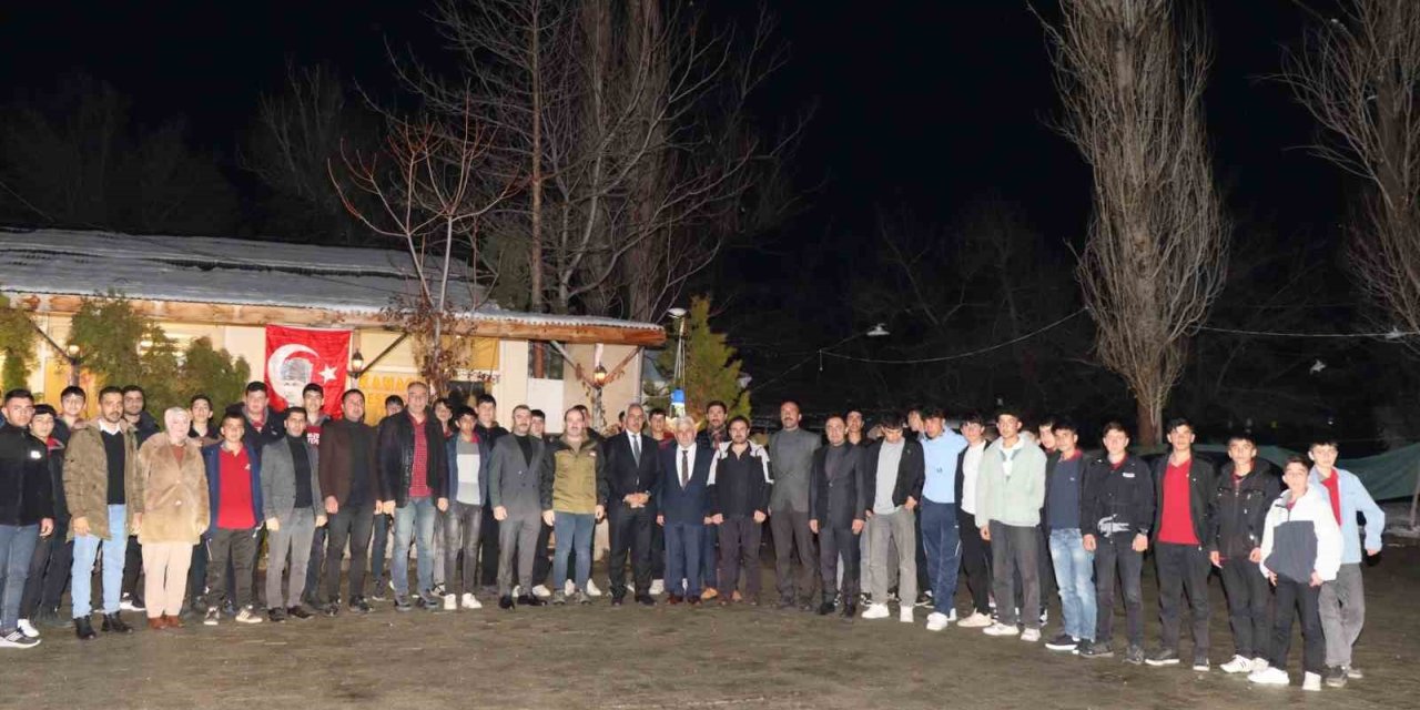 Öğrencilere anlamlı iftar yemeği