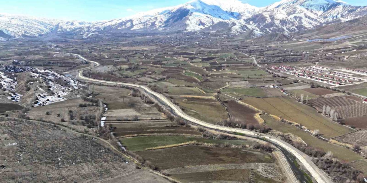 Elazığ’da dere ıslahı çalışmaları sürüyor