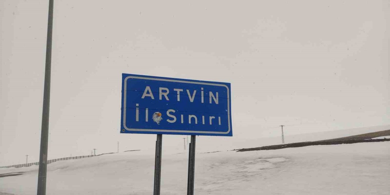 Ardahan’ın yüksek kesimlerinde kar yağışı etkili oluyor