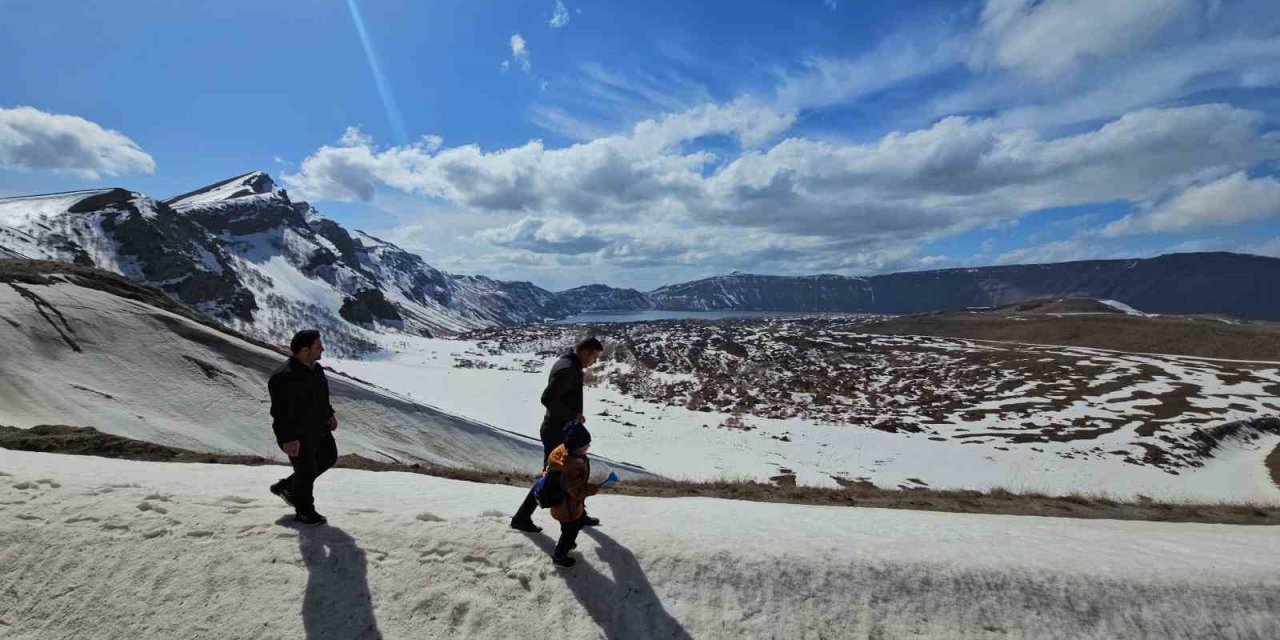 Nemrut Kalderası’na ziyaretçi akını