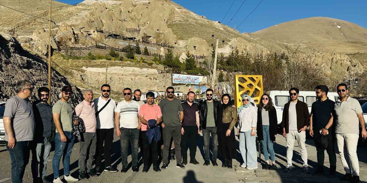 Yüksekovalılar Kendovan peribacalarına hayran kaldı