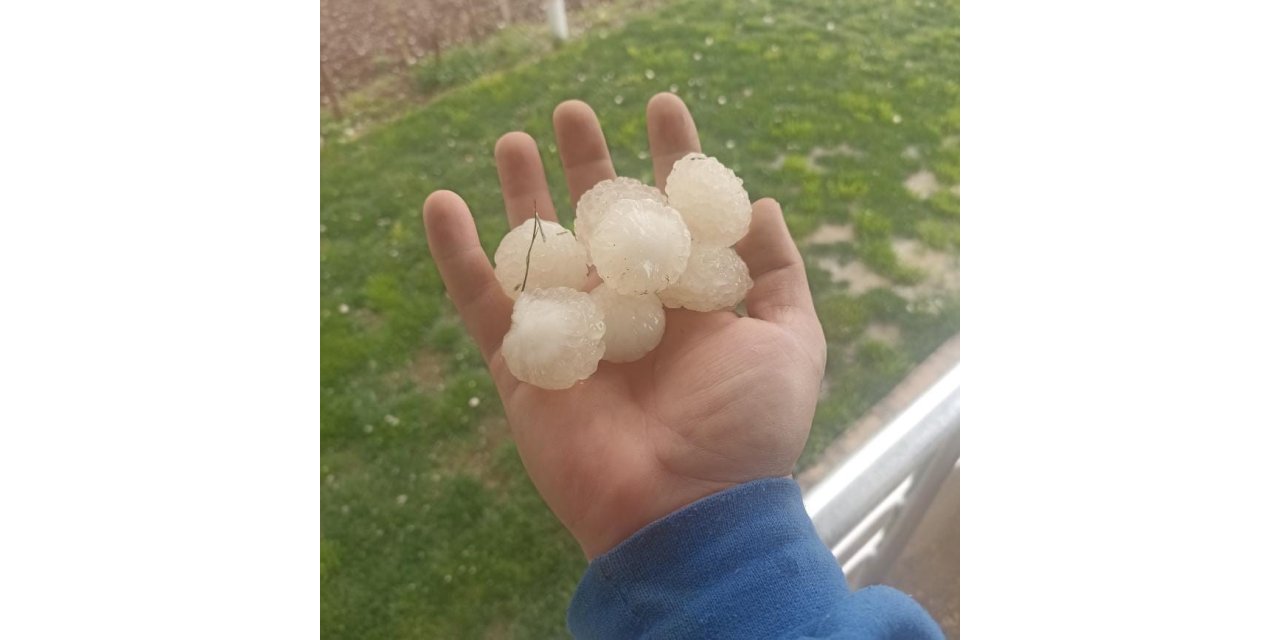 Elazığ’ın ilçe ve köylerinde dolu etkili oldu