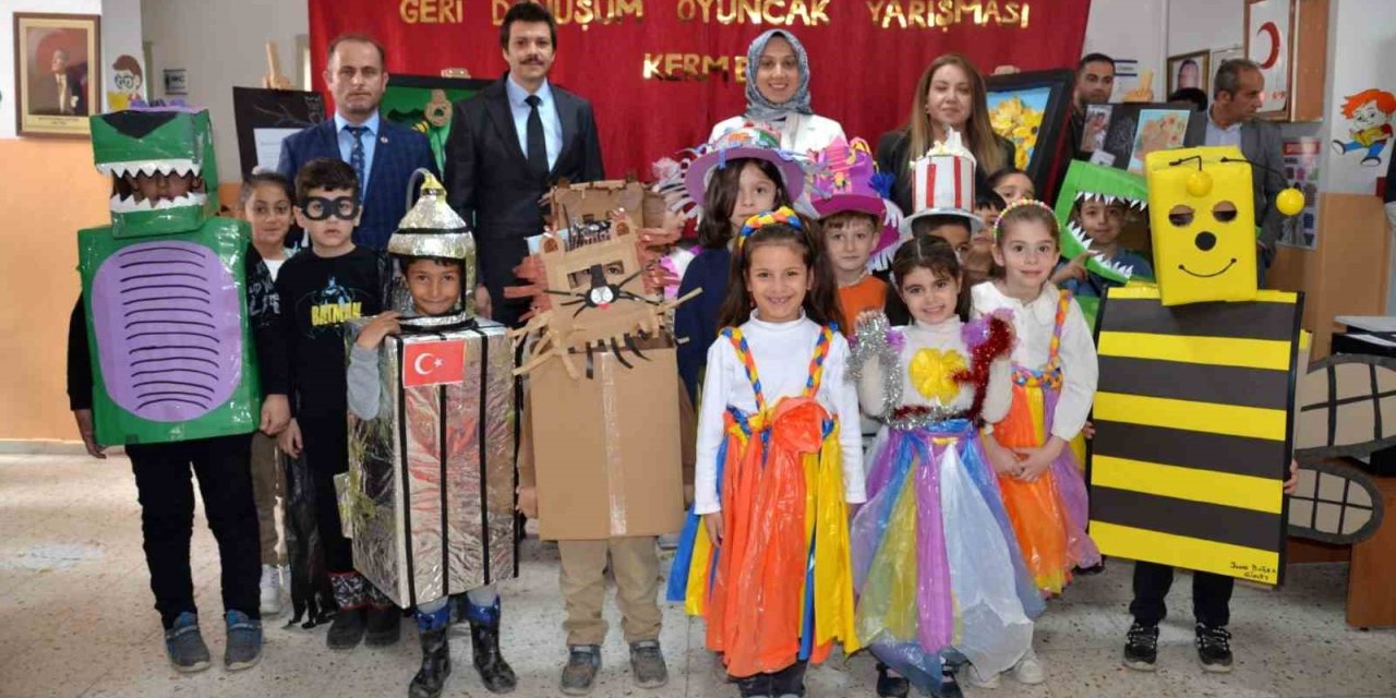 Tercan’da geri dönüşüm oyuncak yarışması düzenlendi