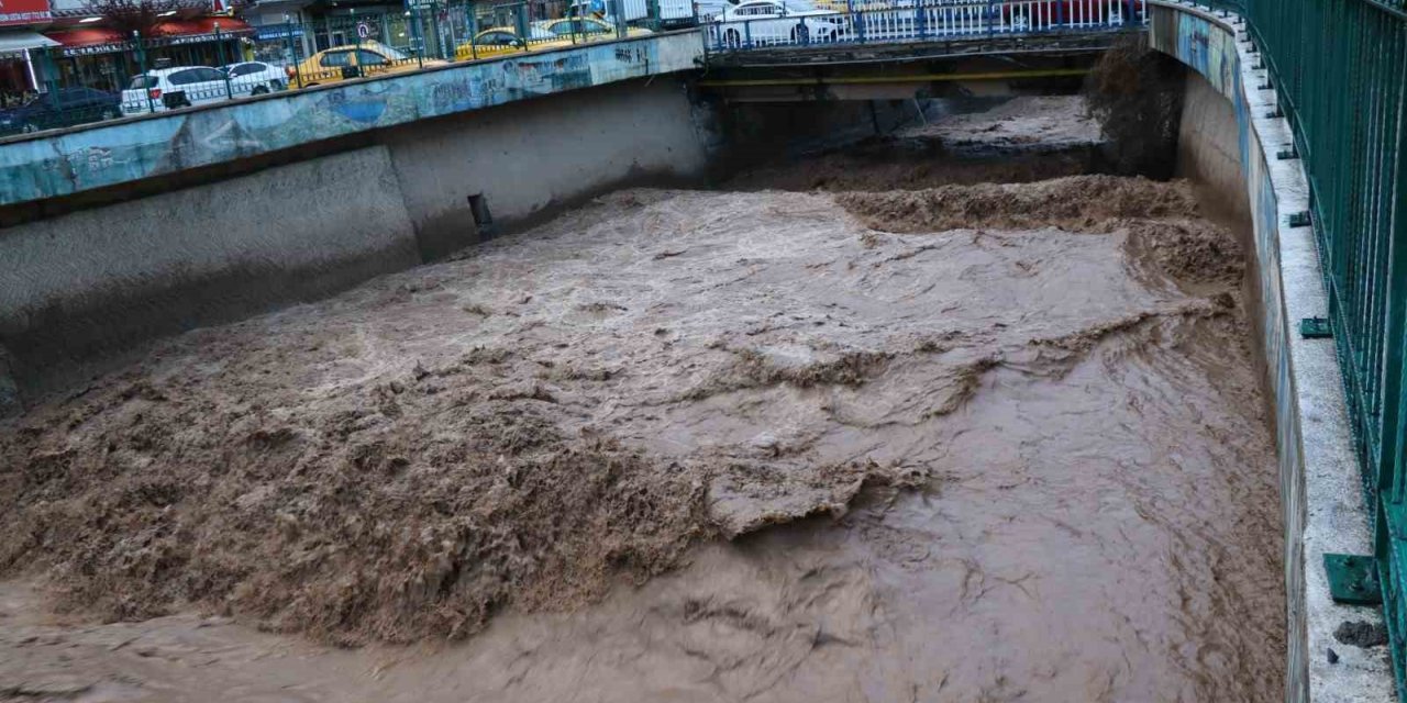 Oltu Çayı’nda tehlike yükseliş