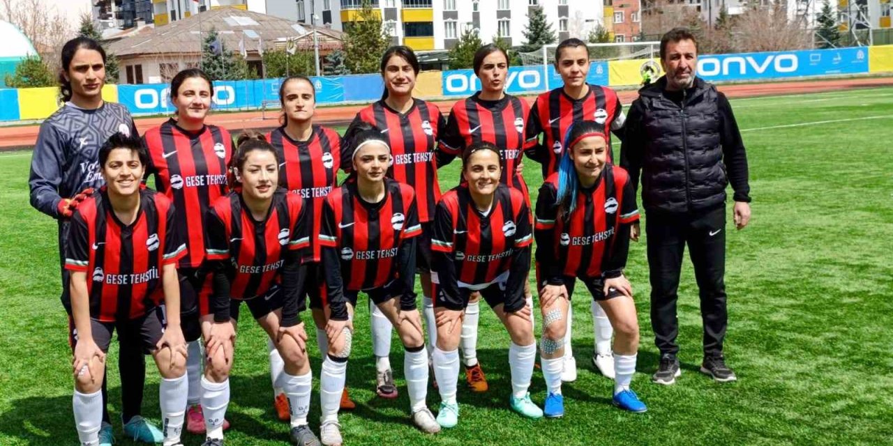 Ağrılı iş insanı Cemal Kaya’dan kadın futboluna anlamlı destek