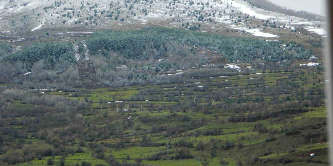Posof’ta bahar ile gelen kar