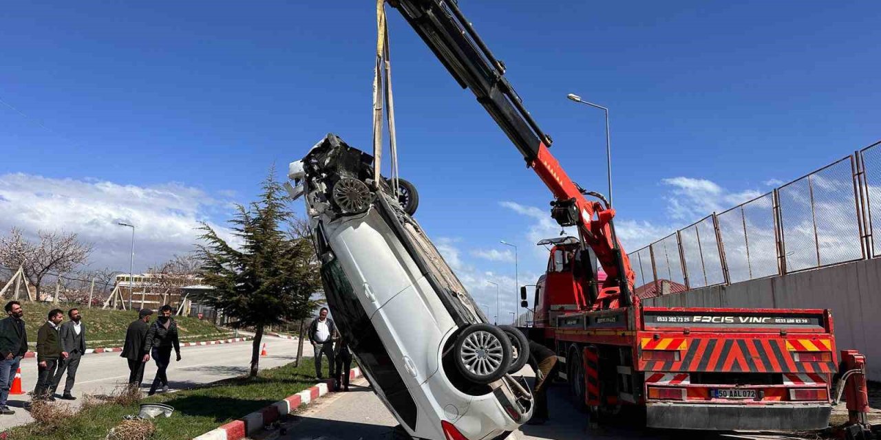 Erciş’te otomobille hafif ticari araç çarptı: 5 yaralı
