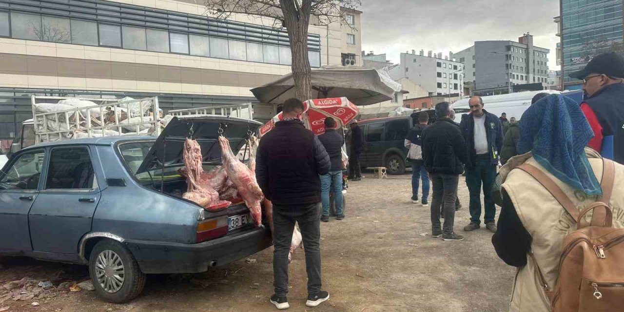 Ağrı’da hijyen kurallarına aykırı şekilde satışı yapılan 150 kilogram et imha edildi