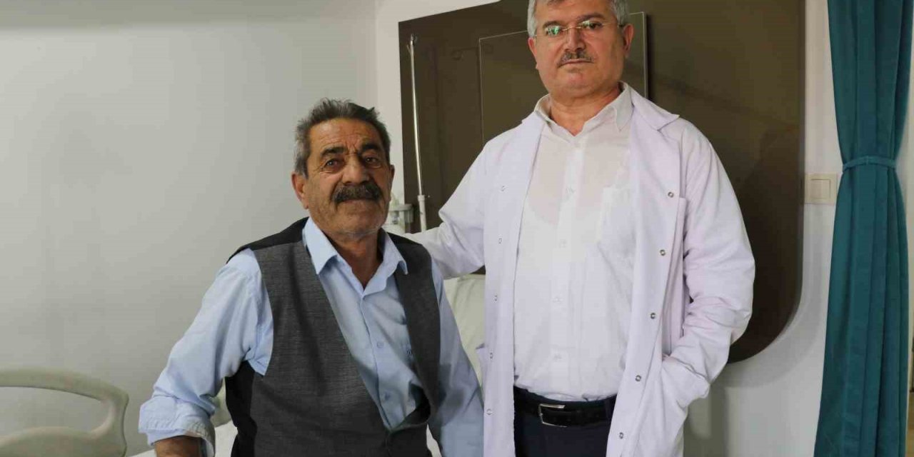 4 damarı kapalı olan ve bir gözünü kaybetme riski bulunan hasta ameliyatla sağlığına kavuştu