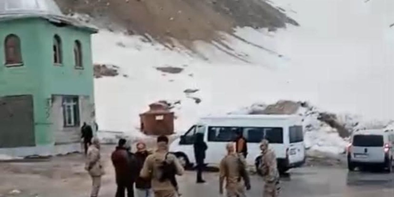 Van-Bahçesaray yolu ulaşıma açıldı