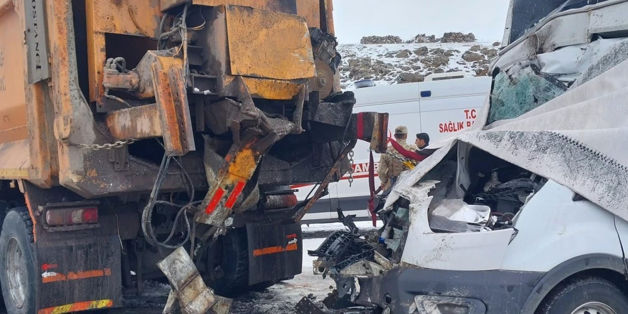 Ardahan’da trafik kazası: 1 ölü, 2 yaralı