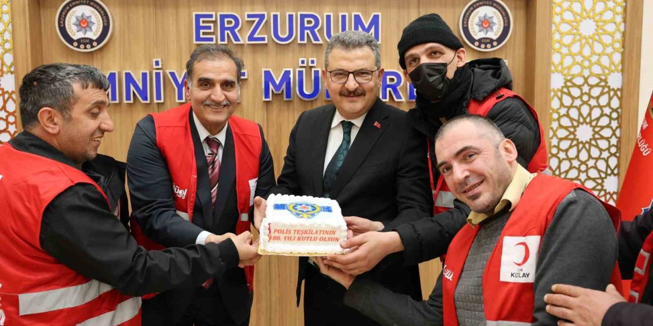 Erzurum Kızılay Engelliler Meclisi’nden polislere pasta sürprizi