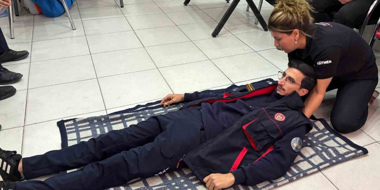 Elazığ’da itfaiye personeline ilk yardım eğitimi