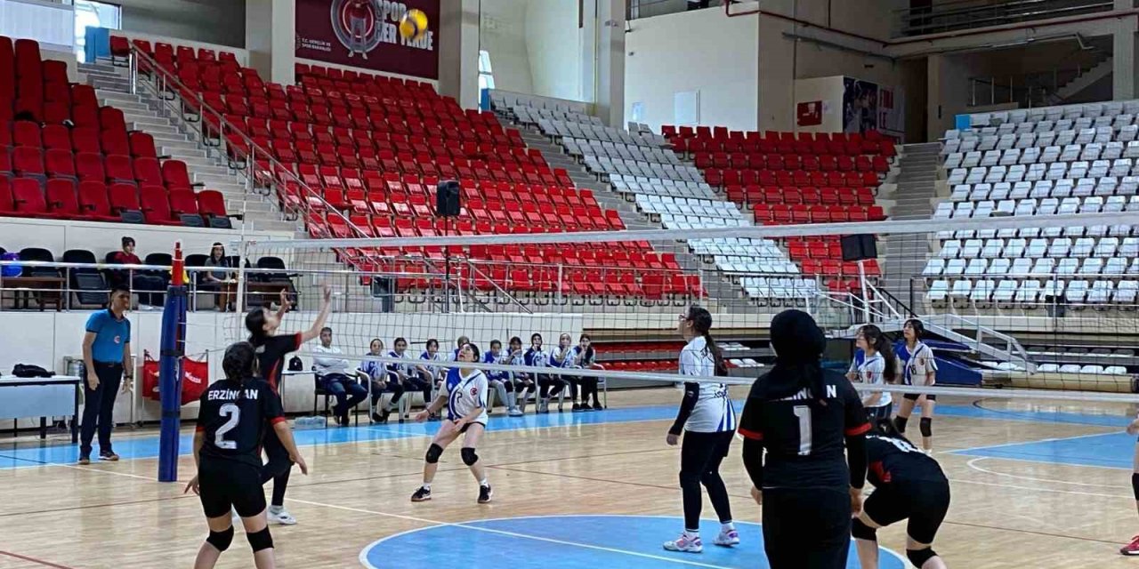 Erzincan’da 23 Nisan Voleybol İl Birinciliği heyecanı başladı