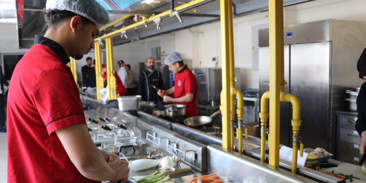 Ödüllü yemek yarışmasında coğrafi tescilli ürünleri sergilediler