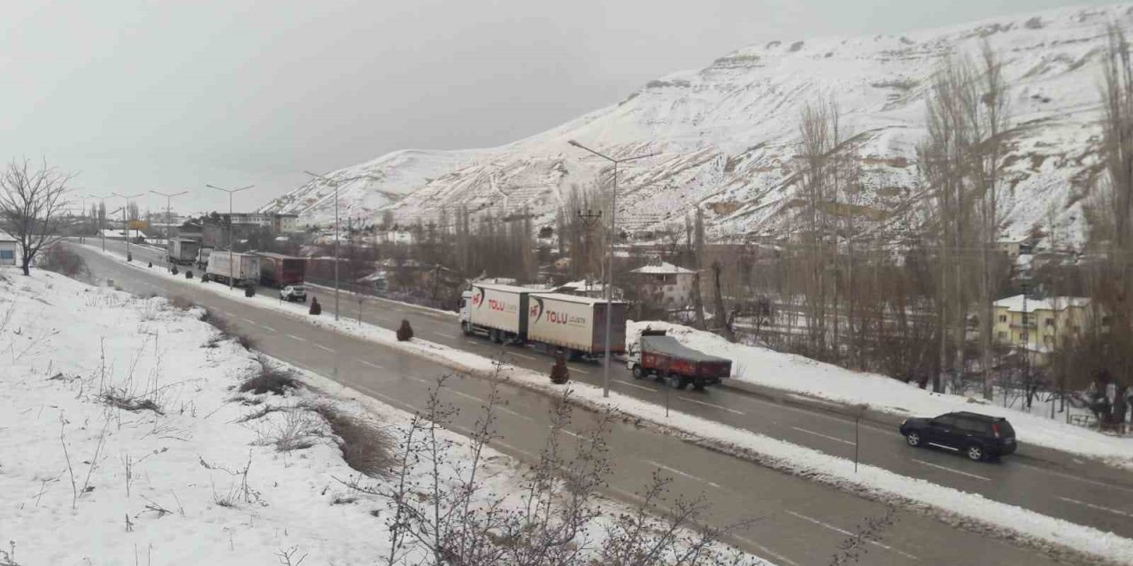 Malatya-Kayseri kara yolunda ulaşım kontrollü sağlanıyor