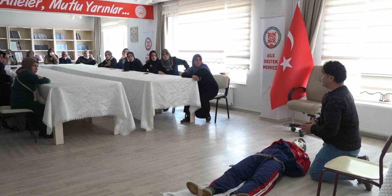 Tatvan’da kadınlara "ilk yardım" eğitimi verildi