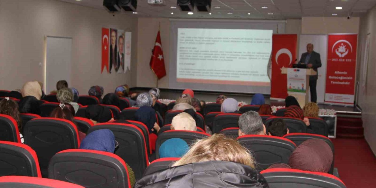Erzurum’da aile yılı söyleşileri: Ailede şiddetsiz otorite ve koruyucu aile konuşuldu