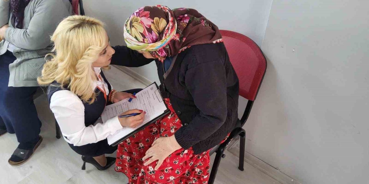 Kars’ta Açık Kapı’dan huzur evine ziyaret
