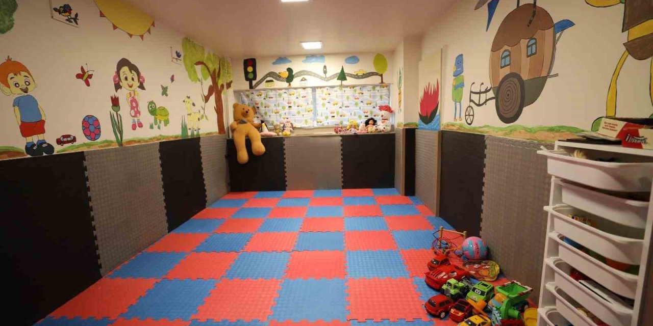 FÜ Hastanesi’nde çocuklar için oyun bahçesi kuruldu