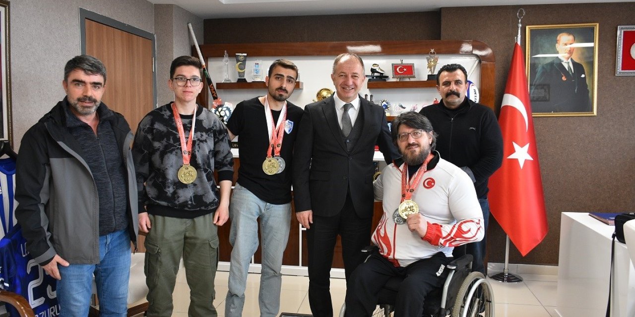 Çakmur bilek şampiyonlarını kutladı