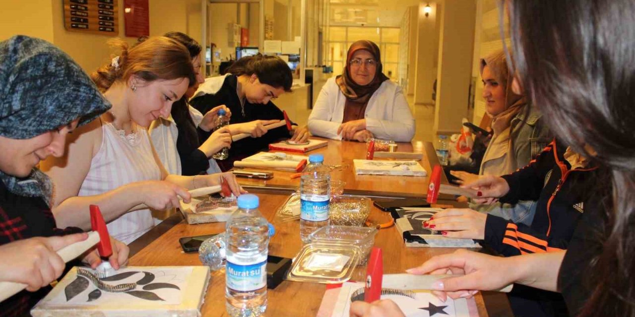 Üniversiteli gençlere filografi etkinliği düzenlendi