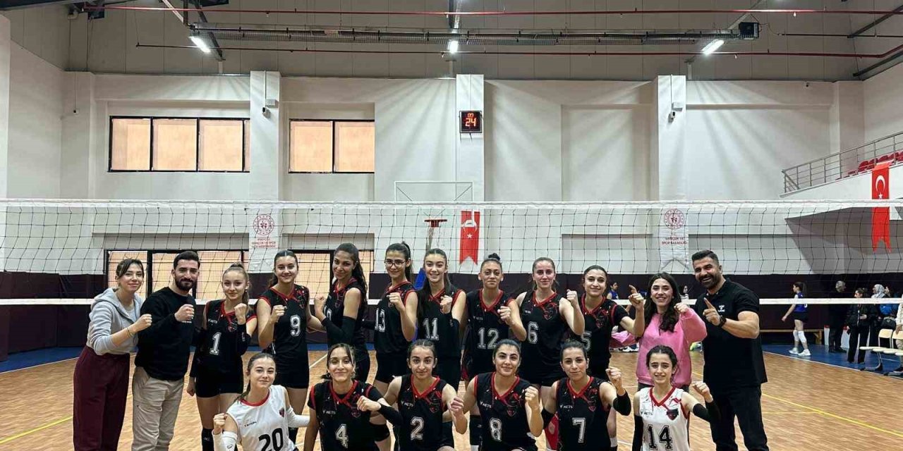 Van’ın ev sahipliğinde genç voleybolcular parkeye çıkıyor