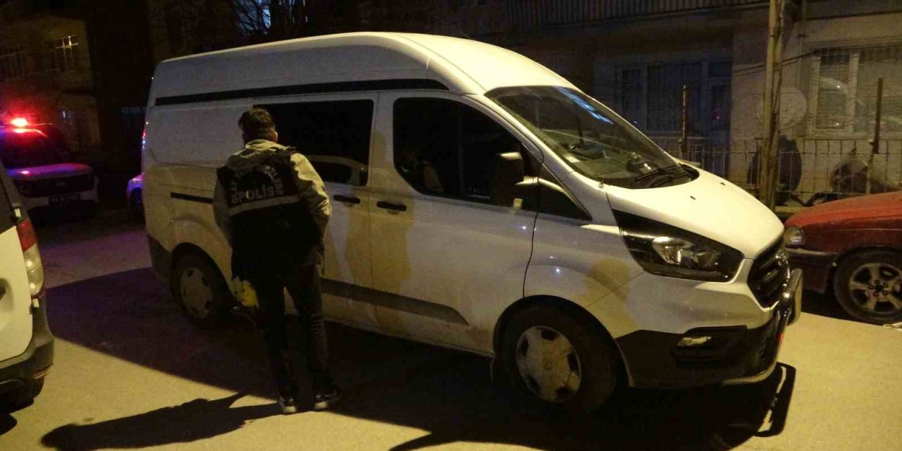 Malatya’da bir şahıs, husumetlisinin ikametini kurşunladı