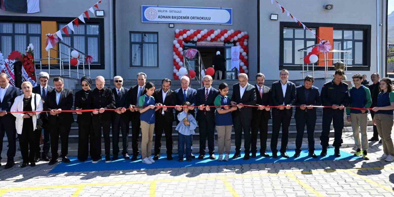 Adnan Başdemir Ortaokulu hizmete açıldı