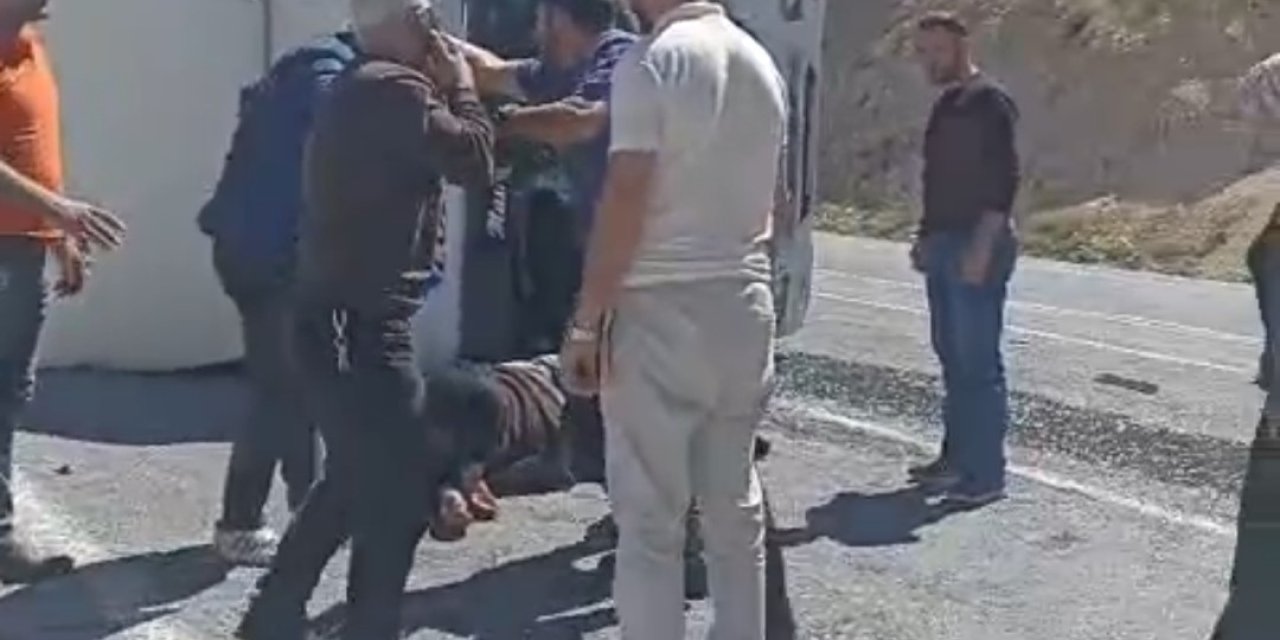 Bitlis’te tır devrildi: 2 yaralı