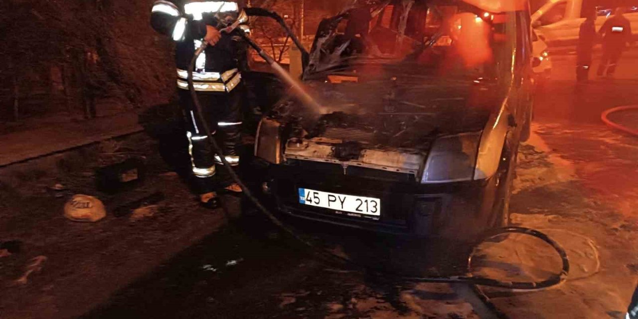 Araç alev topuna döndü, yürekler ağza geldi