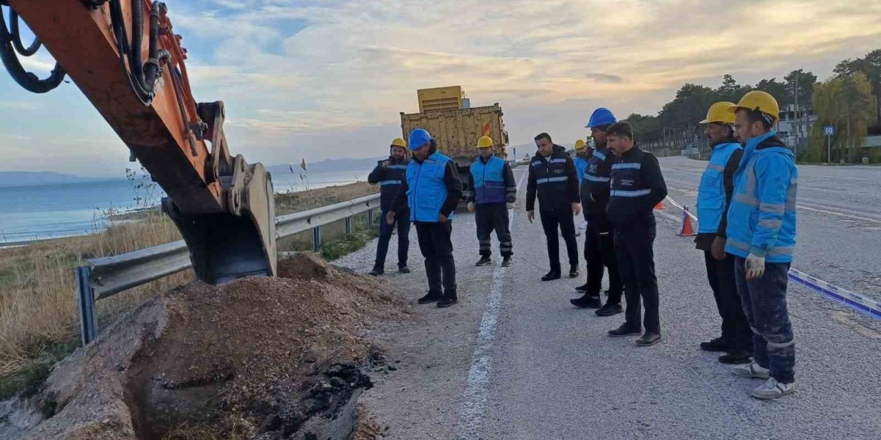 VASKİ ana su hattındaki arızayı gidermek için kesintisiz mesai yapıyor