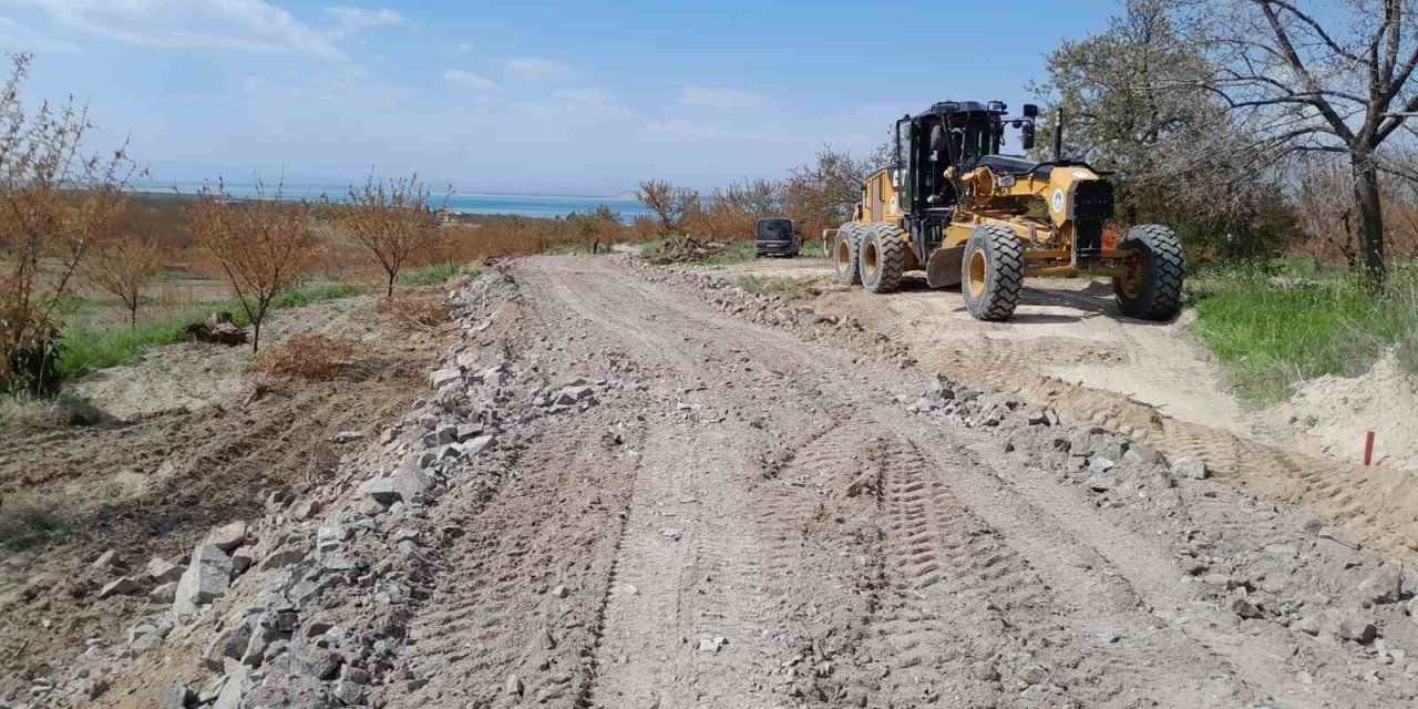Kırsal mahallelerde ulaşım altyapısı güçlendiriliyor