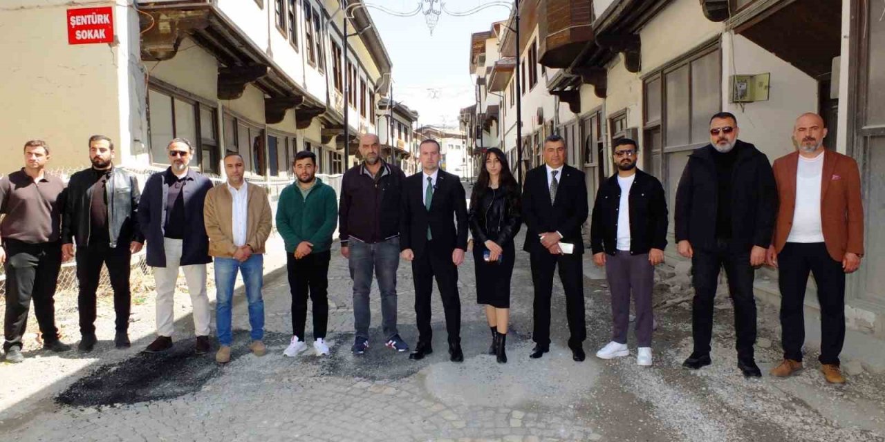 Karademir: "Yeşilyurt’un kalbi olan bu bölge 25 aydır çözümsüzlüğe terk edildi"