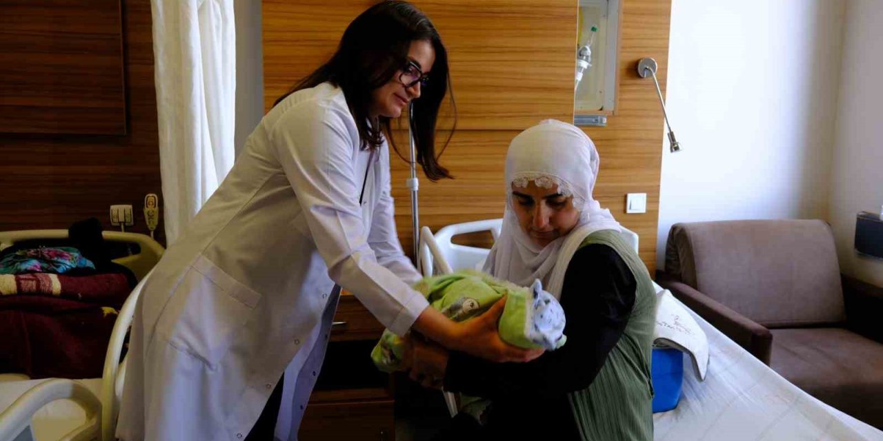 Van’da sağlık ekipleri zamanla yarıştı: Anne ve bebek hayata döndü