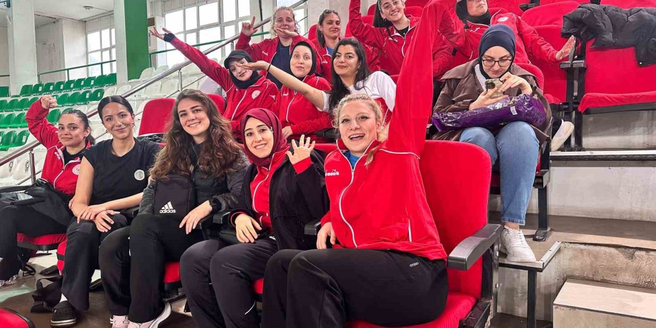 Yurtlig’de gümüş kupa Erzurum’un