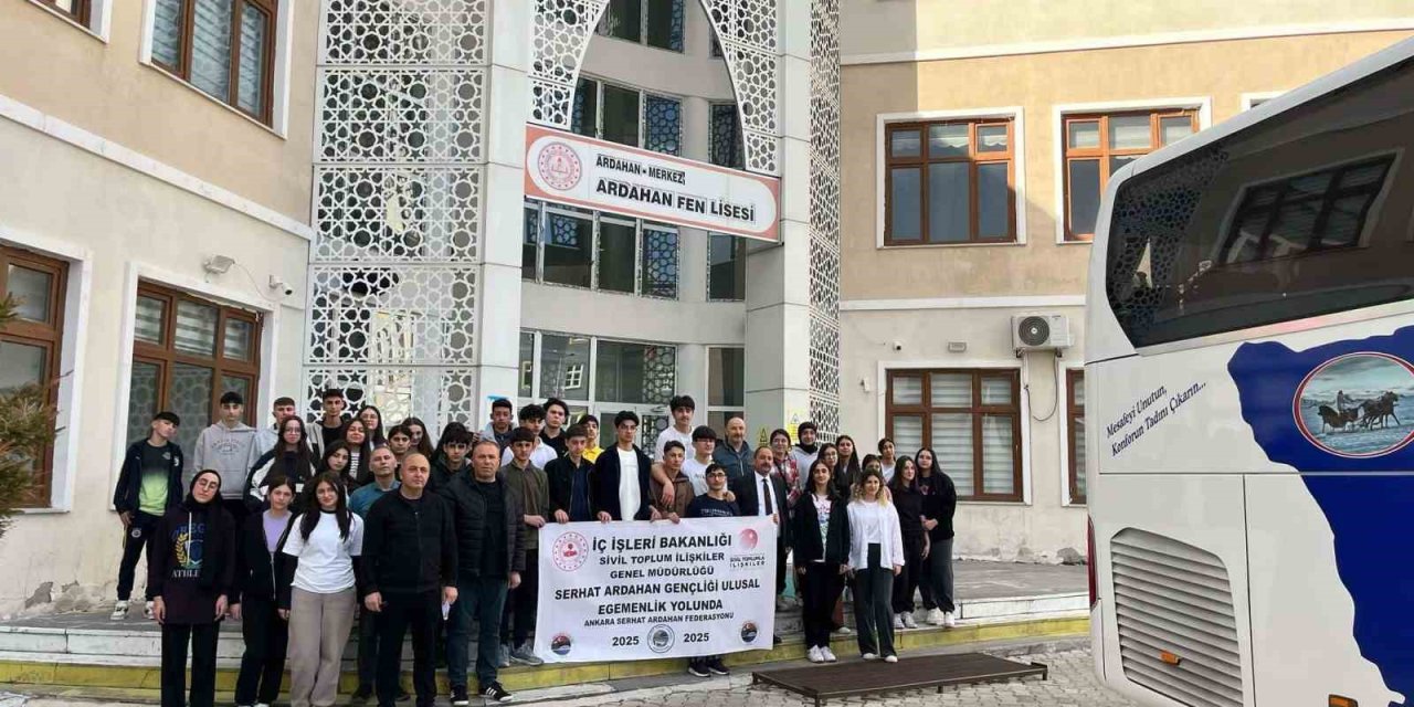 Ardahanlı öğrenciler ulusal egemenlik yolunda Ankara gidiyor