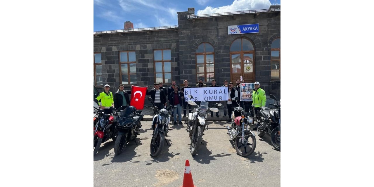 Akyaka’da motosiklet sürücüleri "Bir Kural Bir Ömür" Projesi ile bilgilendirildi