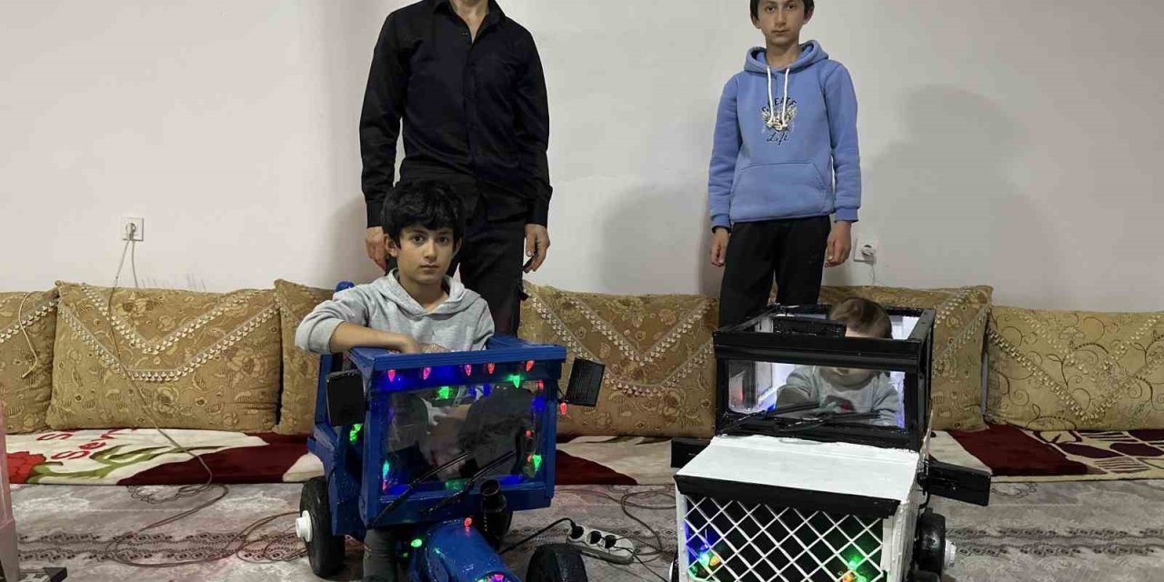 Yüksekovalı baba, çocukları için atık malzemelerden araba yaptı