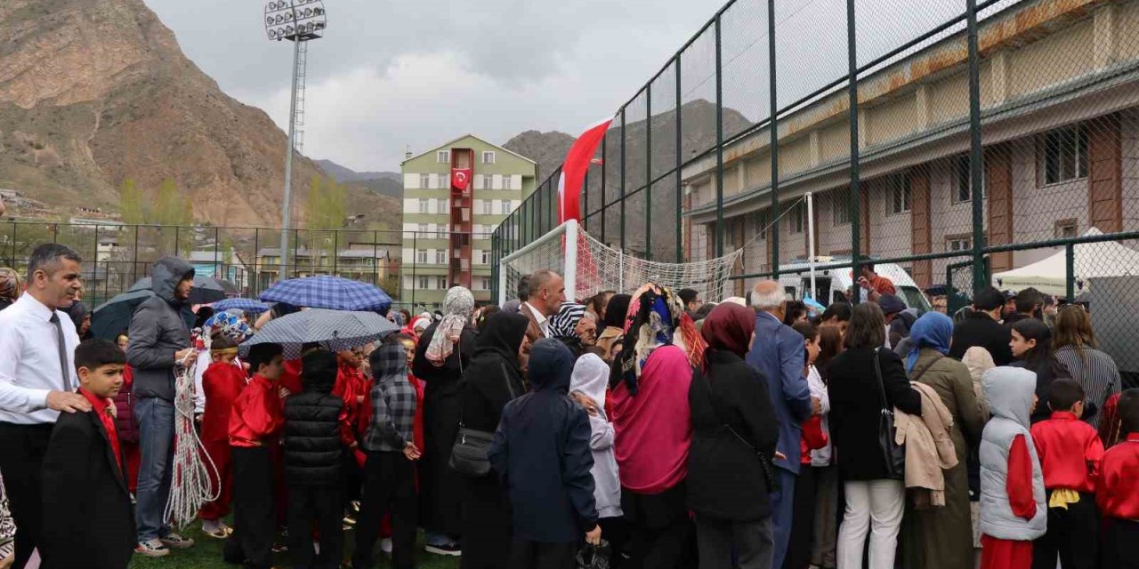 23 Nisan kutlamalarına yağmur engeli