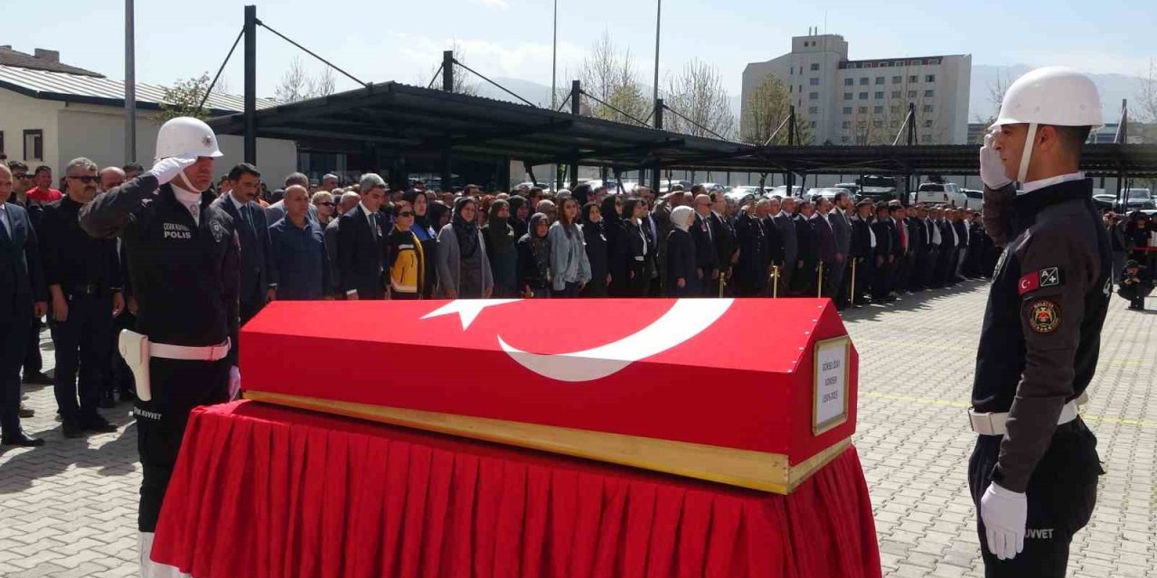 Malatya’da kalp krizi geçiren komiserin naaşı törenle memleketine uğurlandı